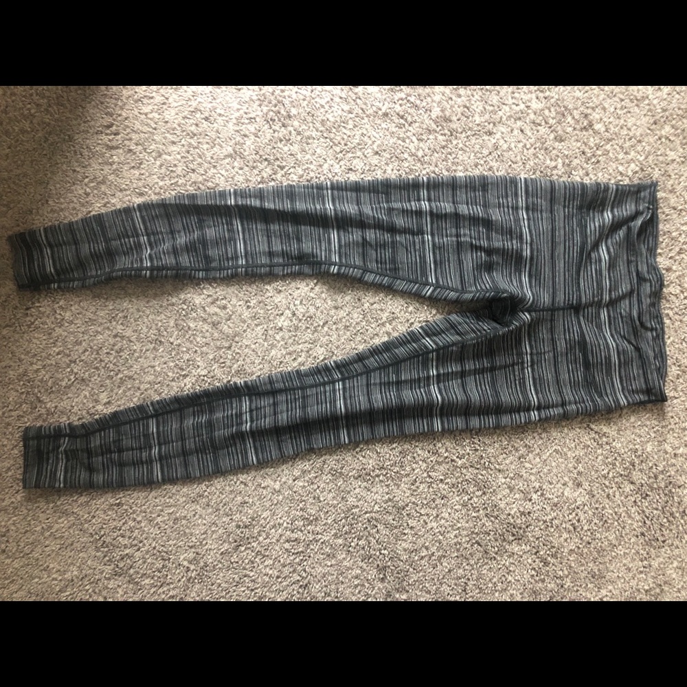 Lulu lemon workout leggings.